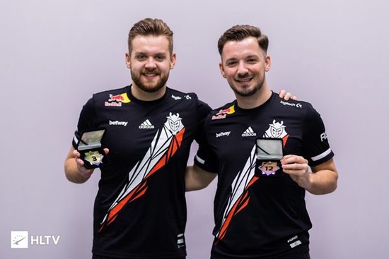 银龄战队友谊赛在成都掀起电竞热潮